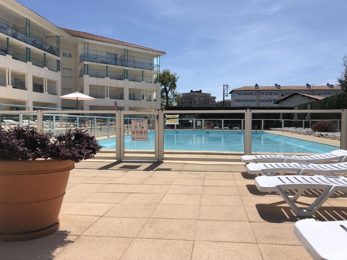 Au Calme Avec Piscine, Face Golf, Parking Gratuit, A Pied A 10mn Centre